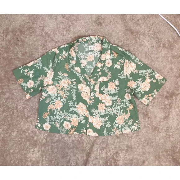 NWOT Cupcakes and Cashmere Floral Short Button Down Shirt Sage Green Large - Picture 13 of 16